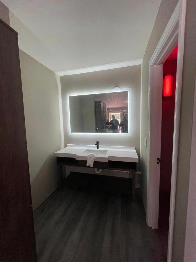 Luxor Inn & Suites, A Travelodge By Wyndham Elkins Εξωτερικό φωτογραφία