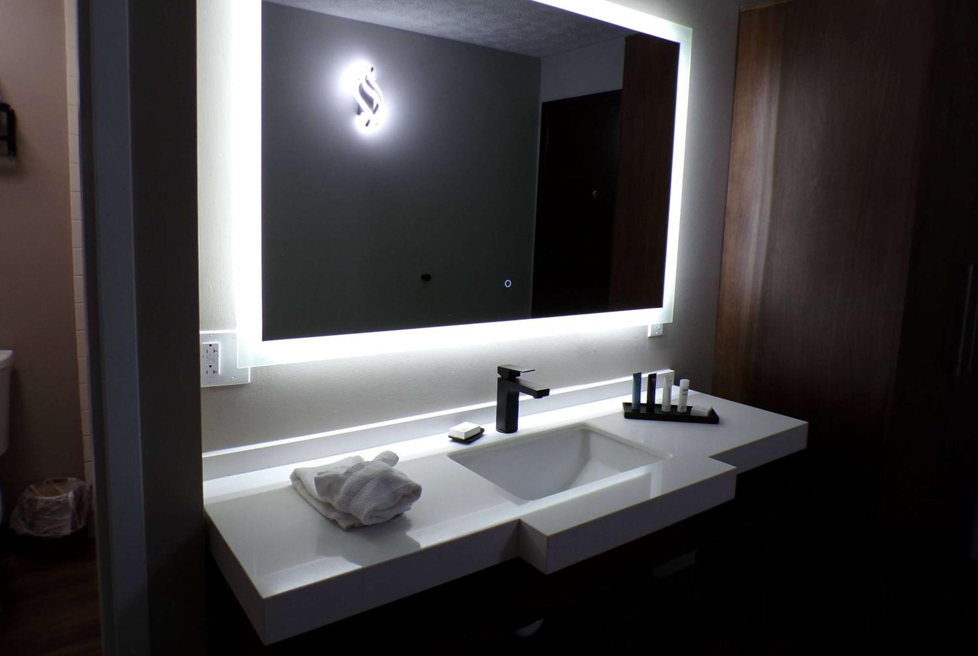 Luxor Inn & Suites, A Travelodge By Wyndham Elkins Εξωτερικό φωτογραφία